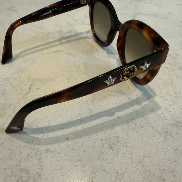 Gucci Tortoise Shell Sunglasses - Picture 4 of 4